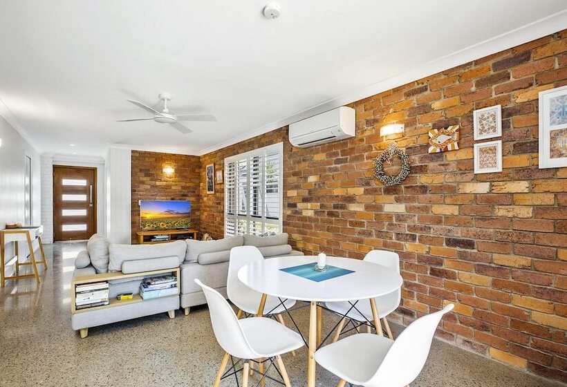 A Beach Break 1/90 Lorikeet Drive