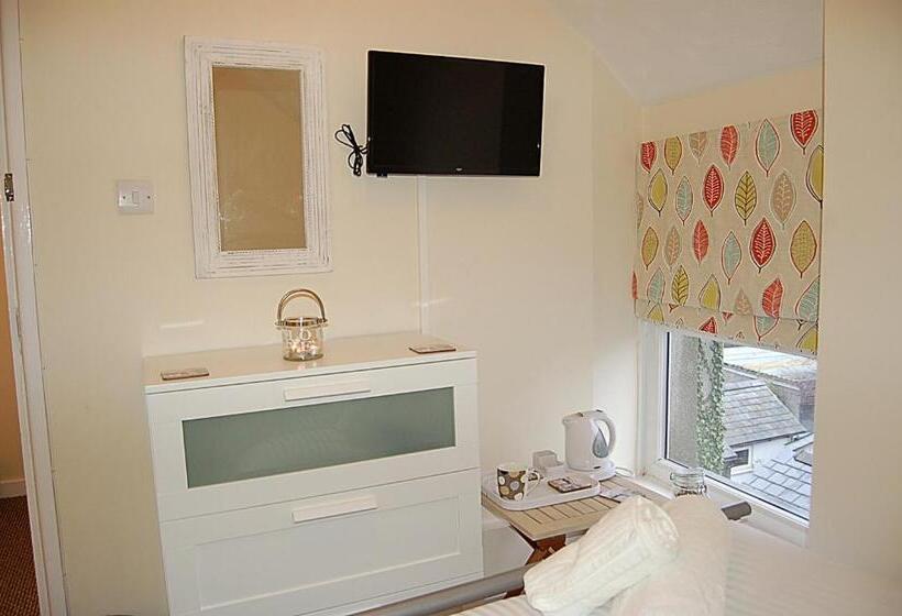 مبيت وإفطار Saint Cadfans Lodge