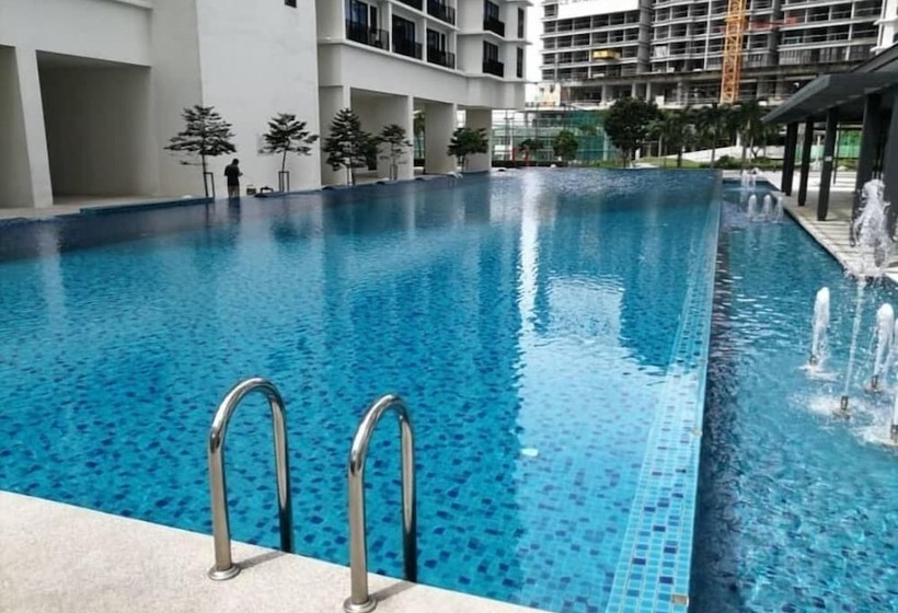 بنسيون Trefoil Setia Alam A28