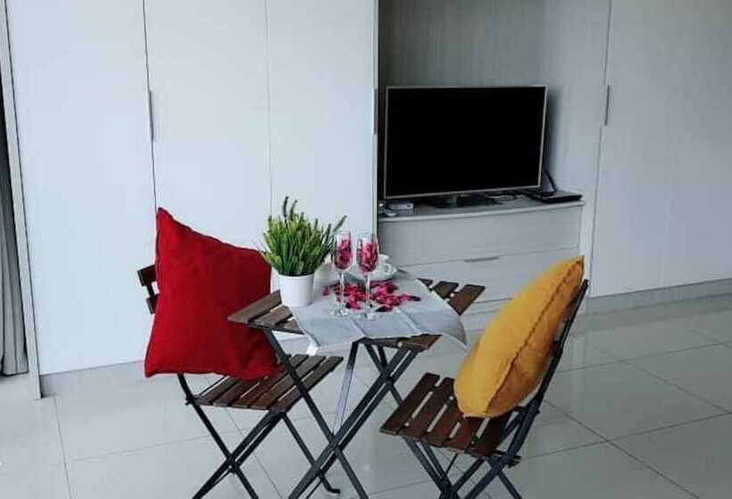 بنسيون Trefoil Setia Alam A28