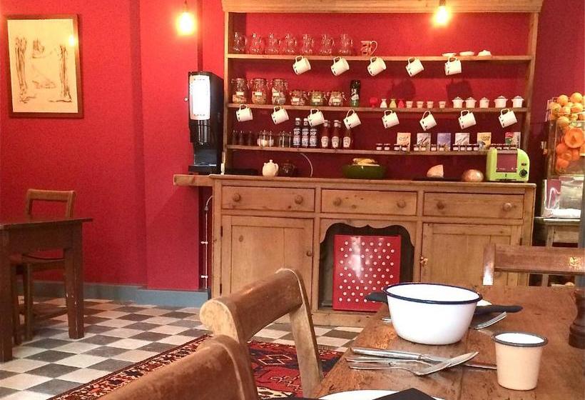 ユースホステル The Black Hole