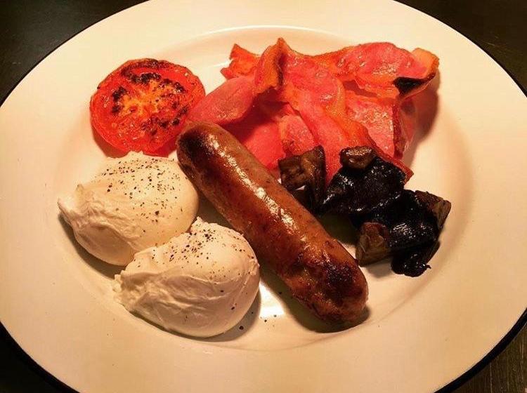 ユースホステル The Black Hole