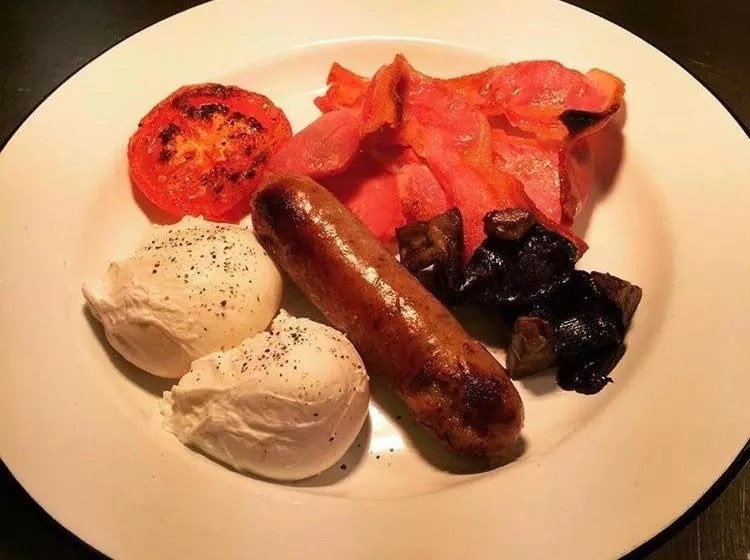 هاستل The Black Hole