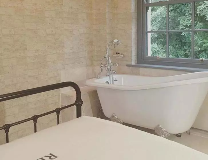 هاستل The Black Hole