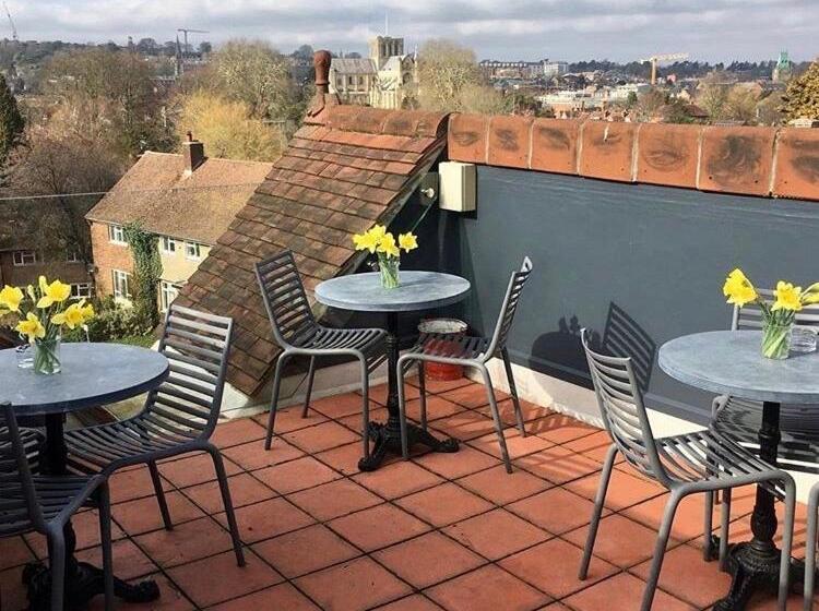 ユースホステル The Black Hole