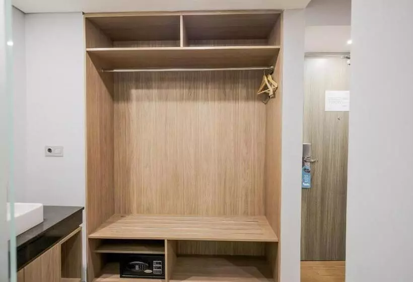 Sans Hotel Puri Indah Jakarta