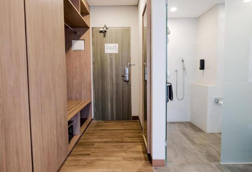 Sans Hotel Puri Indah Jakarta