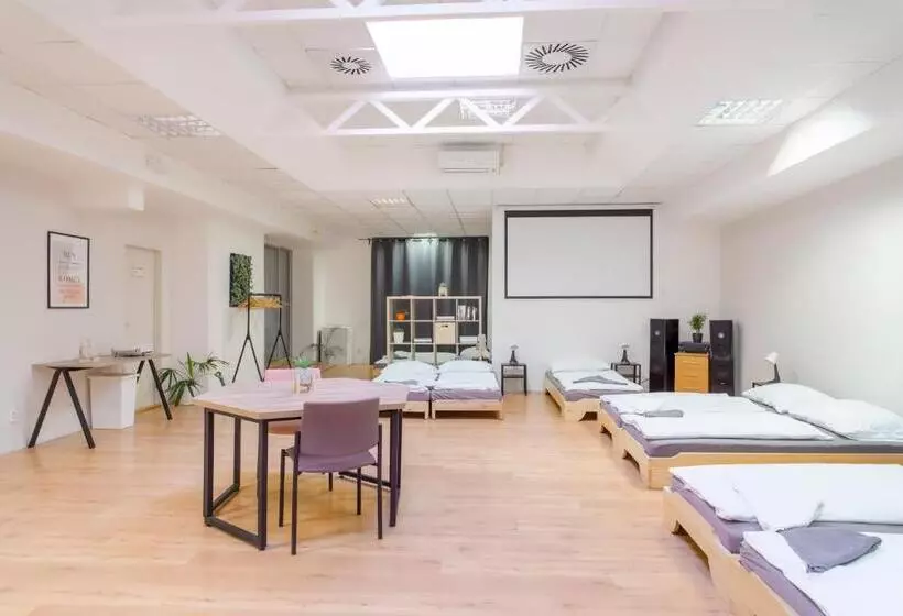 ユースホステル Internesto Brno