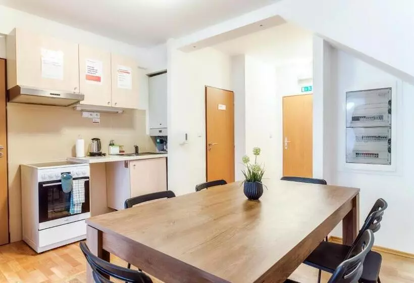 ユースホステル Internesto Brno