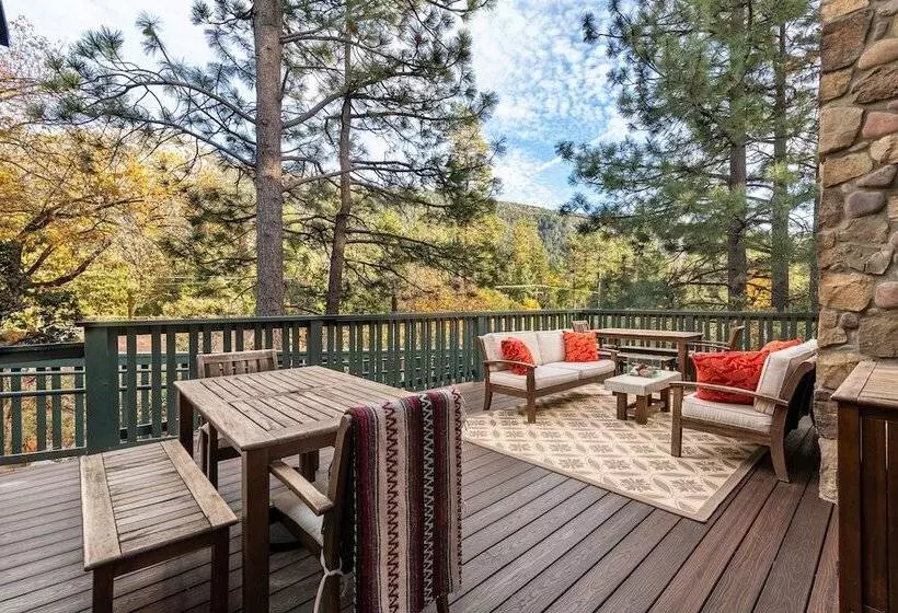 Aamiaismajoitus (B&B) The Grand Idyllwild Lodge