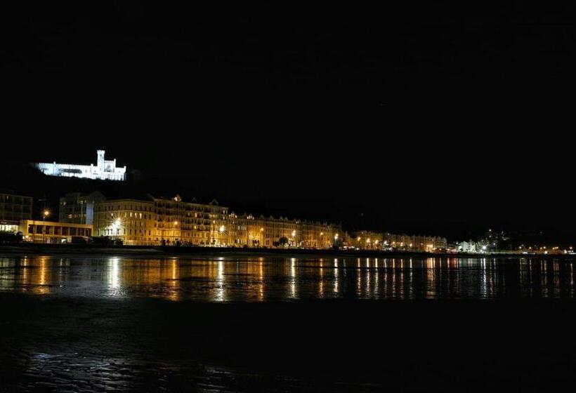 Отель The Savoy