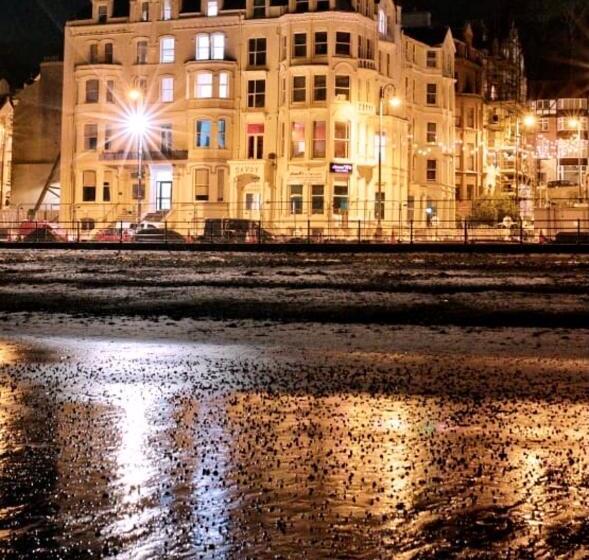 Отель The Savoy