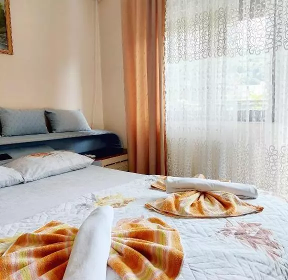 پانسیون Guesthouse Dona