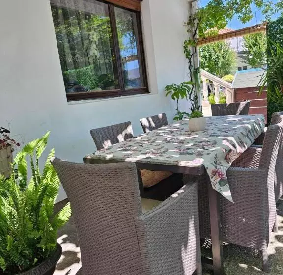 پانسیون Guesthouse Dona