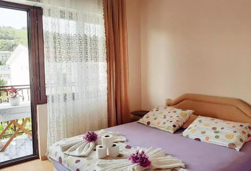 پانسیون Guesthouse Dona