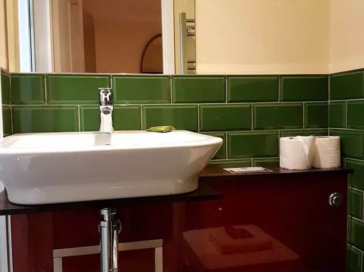 Majatalo The Portland Guesthouse