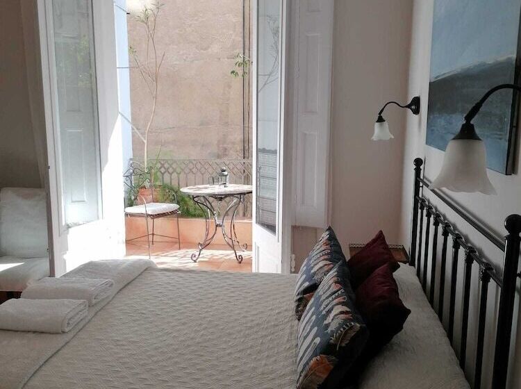 Хостел Casa Consell Gran Via, Guest House