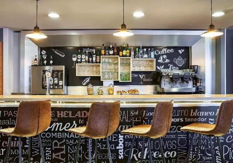 Отель Ibis Barcelona Meridiana