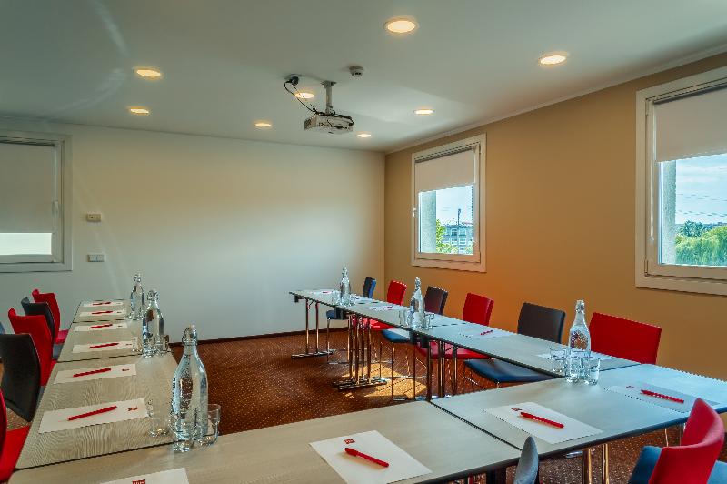 Отель Ibis Częstochowa