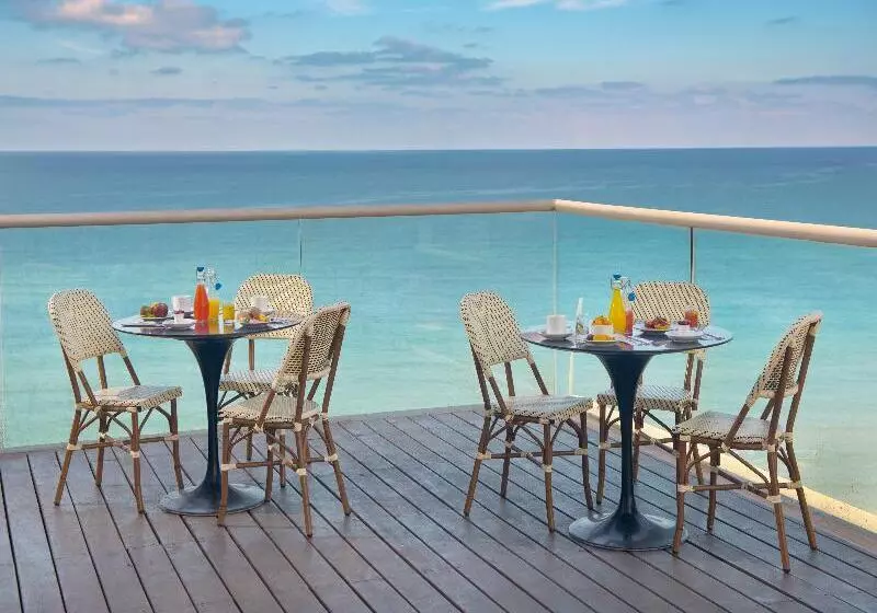 Hotel Arena By The Beach