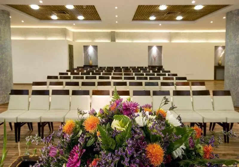 Hotel Arena By The Beach