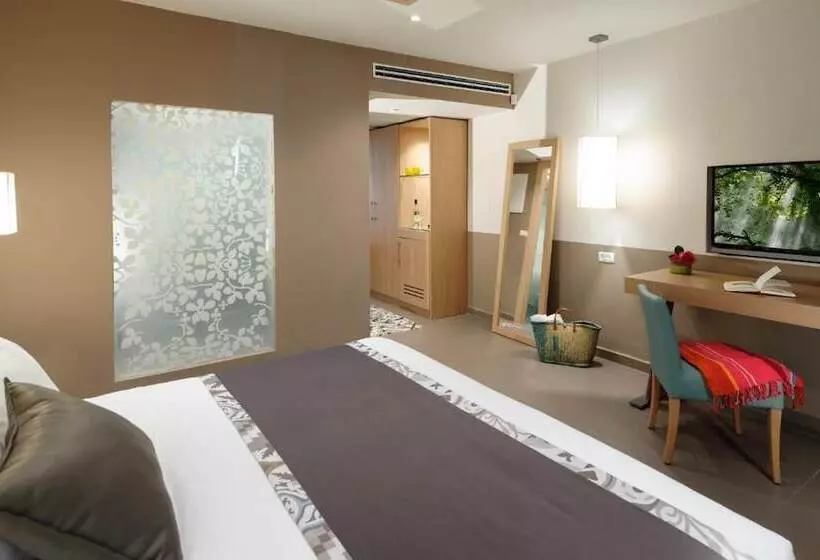 Hotel Arena By The Beach