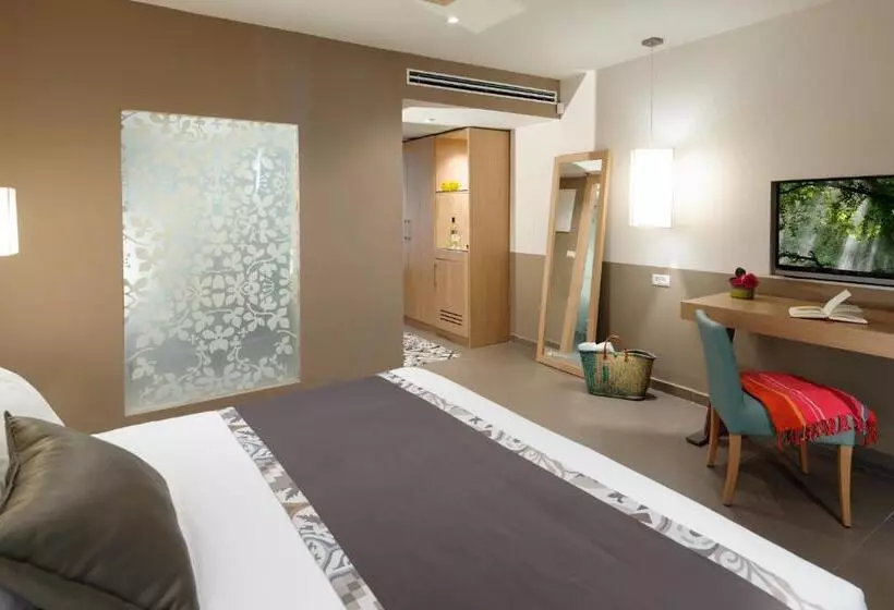 Hotel Arena By The Beach