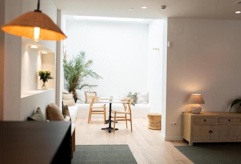 هتل Rooms By Jova