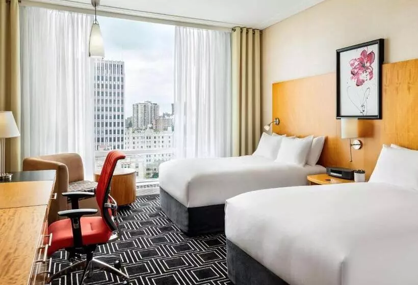 Отель Sofitel Montreal Golden Mile
