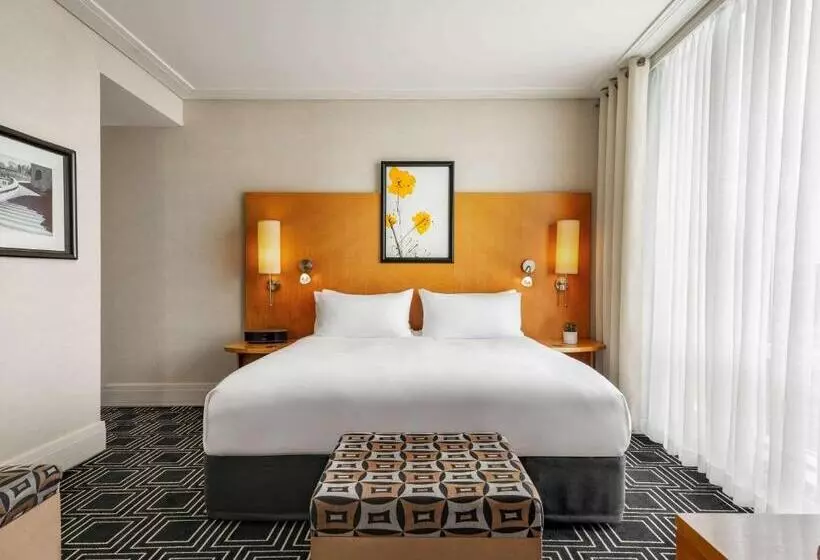 Отель Sofitel Montreal Golden Mile