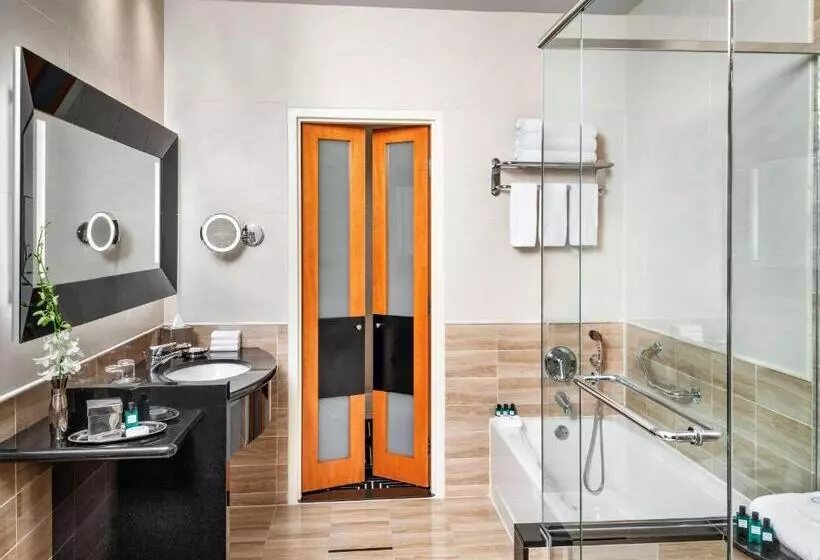 Отель Sofitel Montreal Golden Mile