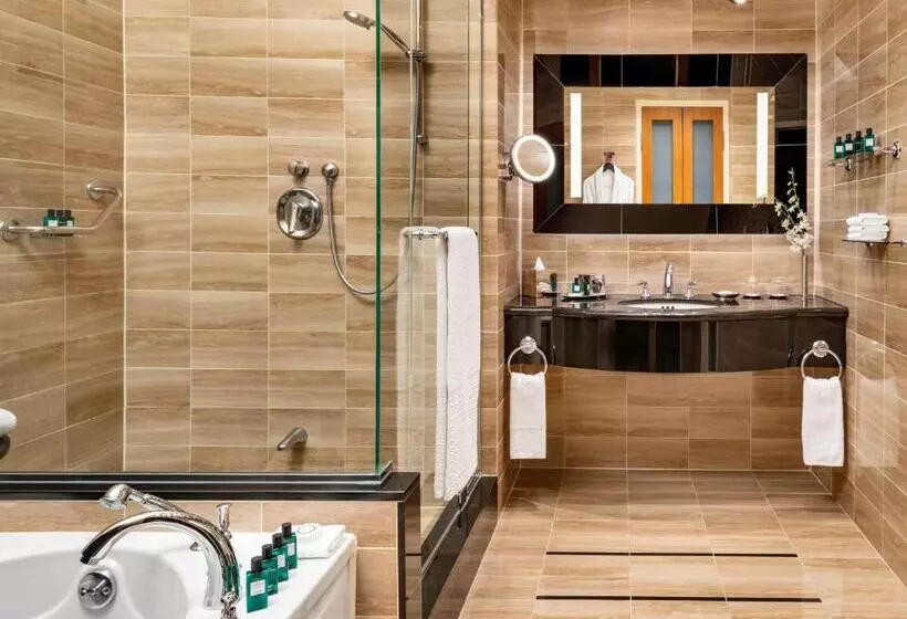 Отель Sofitel Montreal Golden Mile