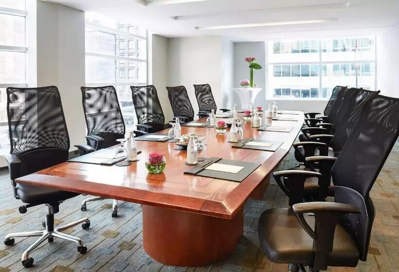 Отель Sofitel Montreal Golden Mile