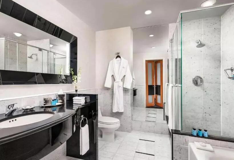 Отель Sofitel Montreal Golden Mile