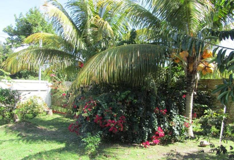 هتل Domaine De Portland