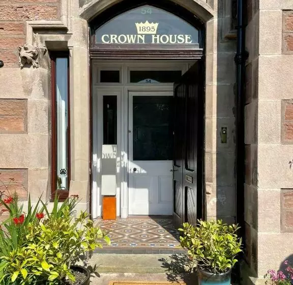 ペンション Crown House