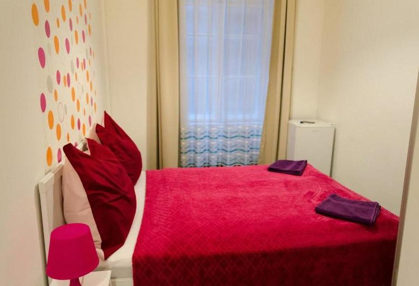 بنسيون Elisa S Guesthouse