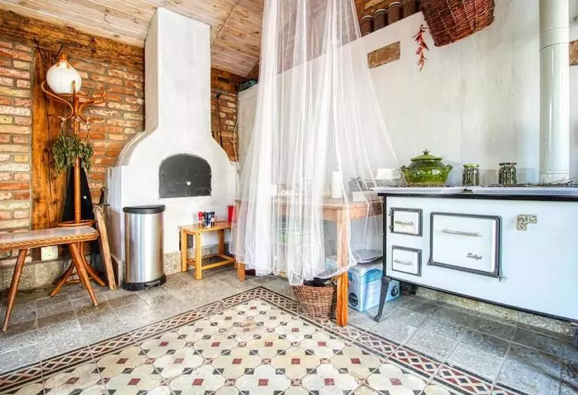 ペンション Farkaskő Vendégház