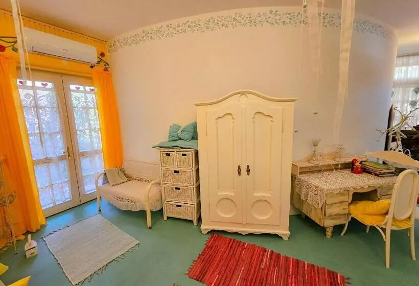 پانسیون Fehér Tulipán Apartman