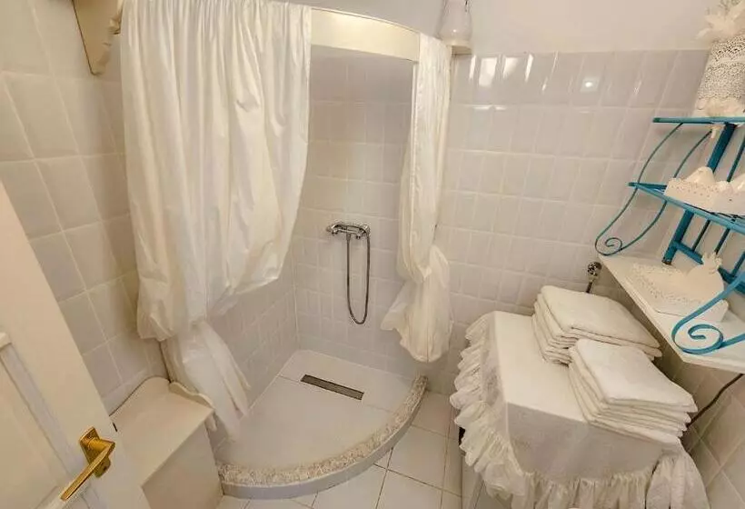 پانسیون Fehér Tulipán Apartman