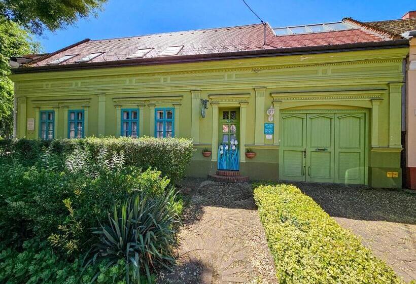 ペンション Fehér Tulipán Apartman