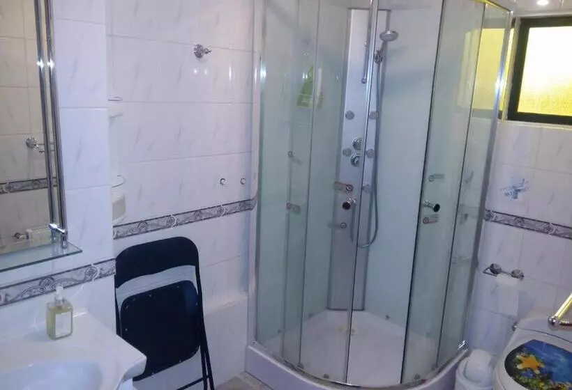 Majatalo La Casa Guesthouse