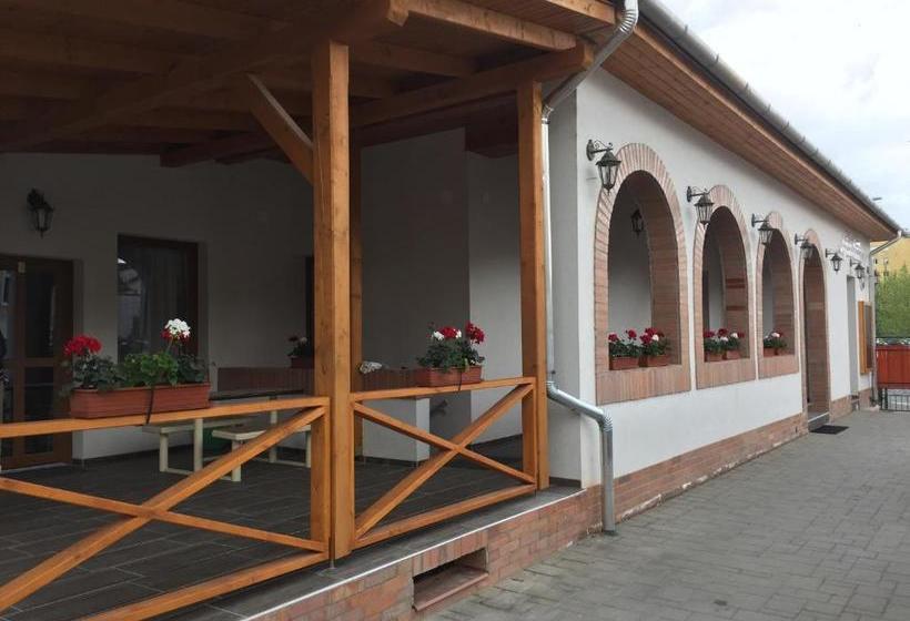 بنسيون Pizza Tábor Apartman