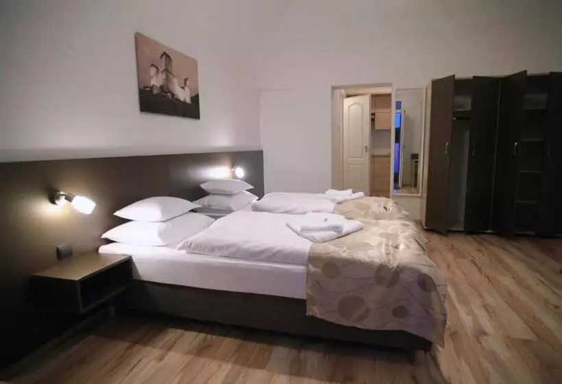 Majatalo Pizza Tábor Apartman