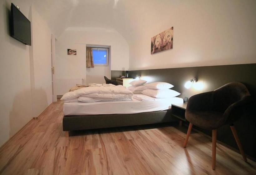 بنسيون Pizza Tábor Apartman