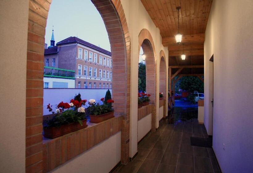 بنسيون Pizza Tábor Apartman