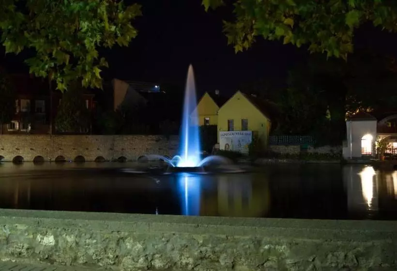 Majatalo Tópart Apartman