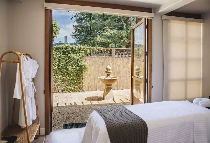 Retkeilymaja Cottage Inn & Spa