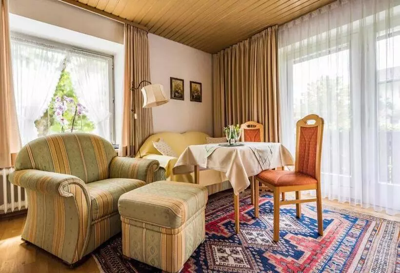 ペンション Gästehaus Christa Mauerer