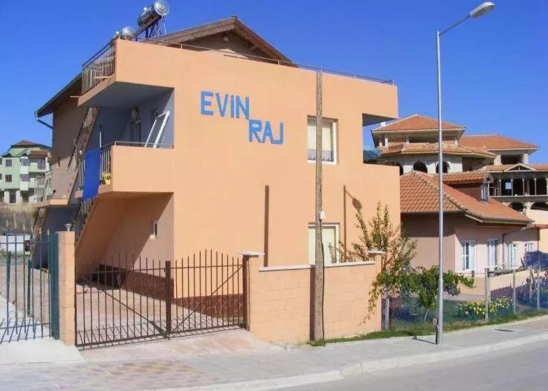 ペンション Guest House Evin Rai